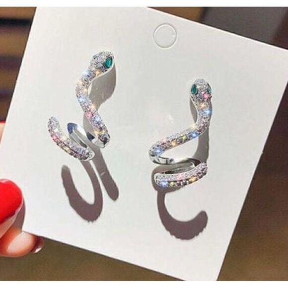 🐍 Betsey Johnson glistening crystal snake studs with green crystal eyes 🐍 - Picture 3 of 4